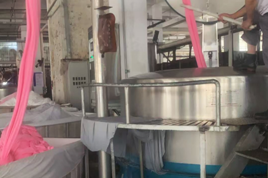 染色工場生産〜半製品脱水ゾーン